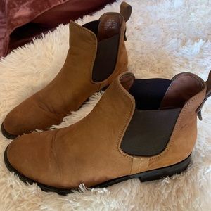 Tan Steve Madden booties